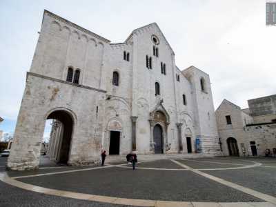 San Nicola e l'antica costola di balena